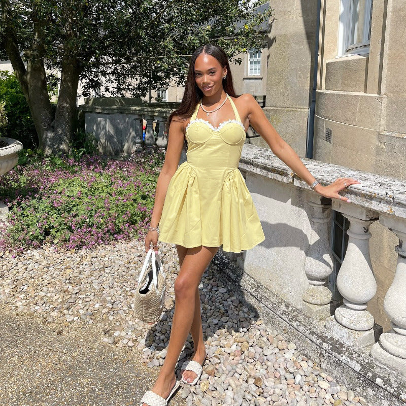 Veelzijdige Halterjurk met Franse Tailleaccenten